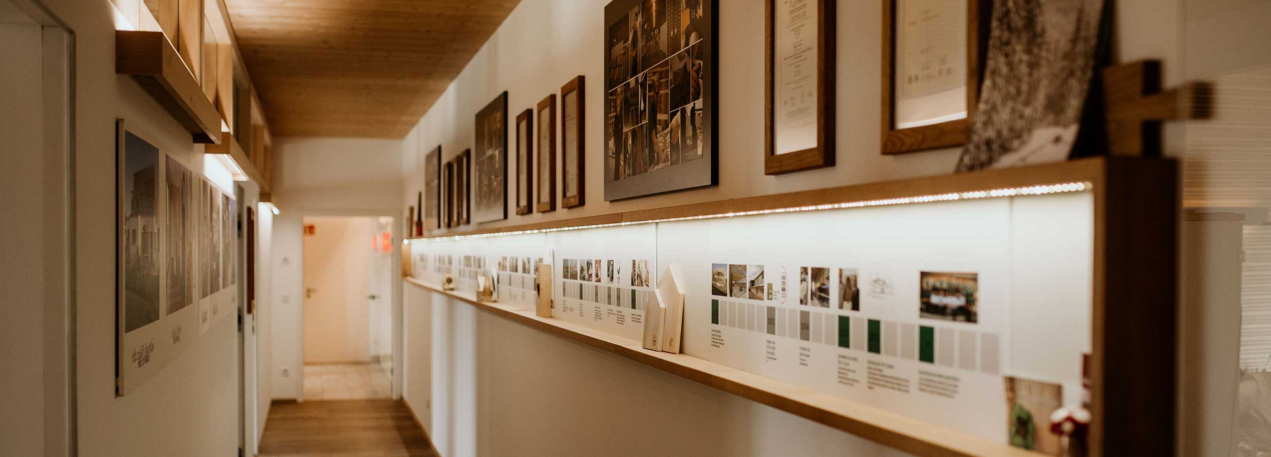 Langer Gang im HolzHaus Bonndorf Büro