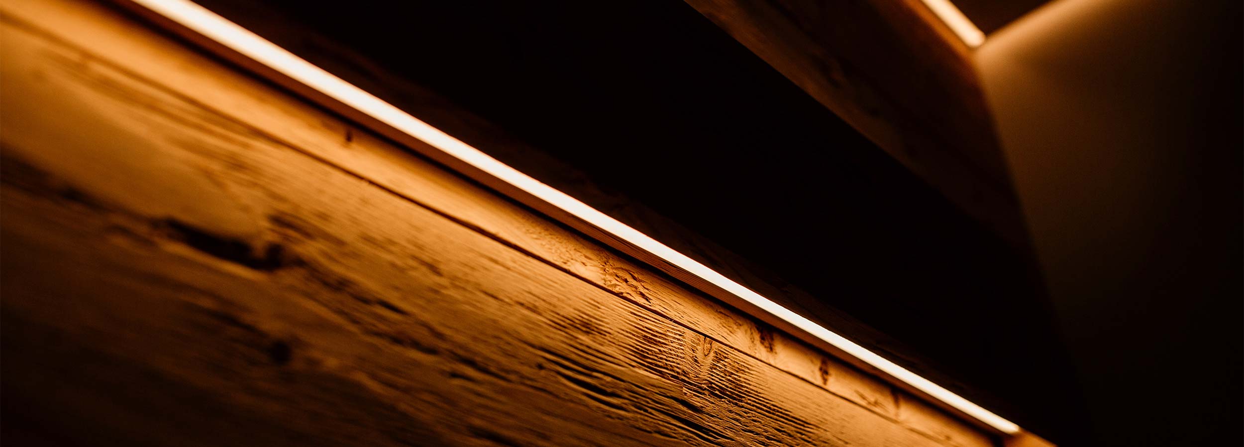 Holzelemente mit Licht Datenschutz und Impressum